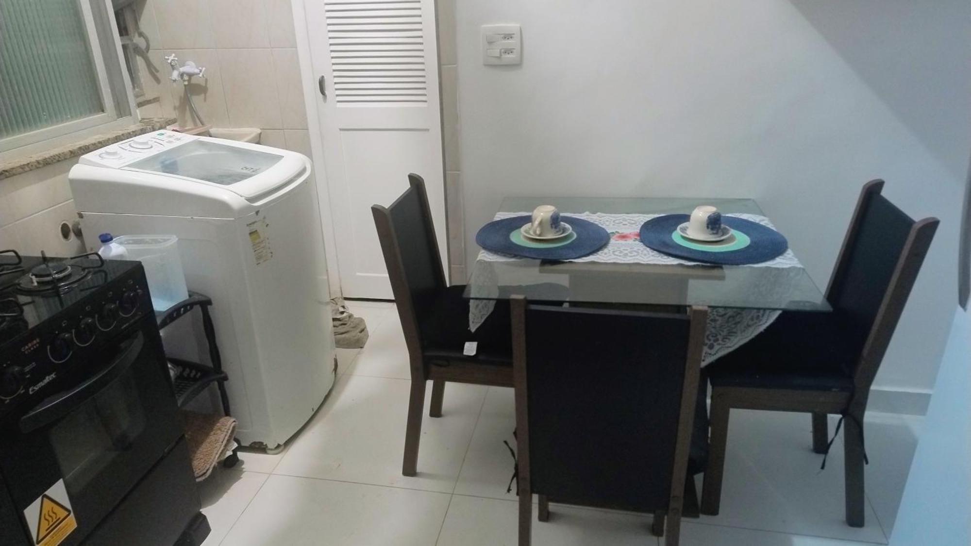 Aluguel De Com Banheiro Compartilhado,proximo Ao Copacabana Palace